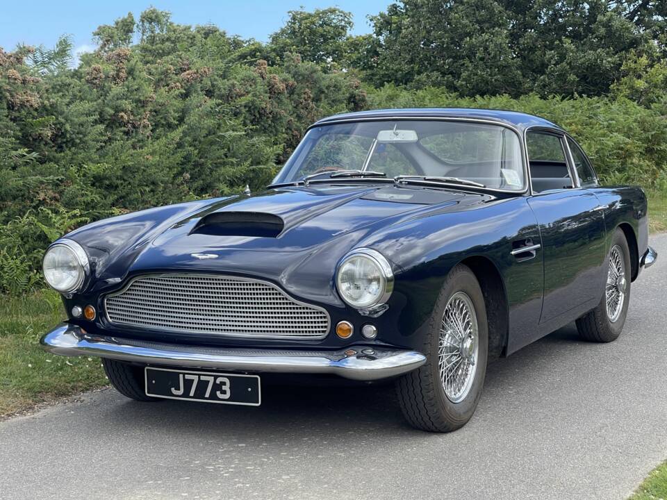 Image 3/12 of Aston Martin DB 4 (1959)