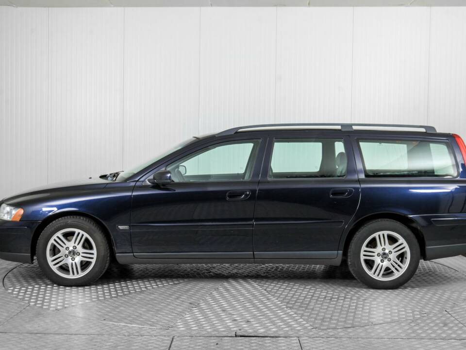 Bild 9/48 von Volvo V 70 2.4 (2006)