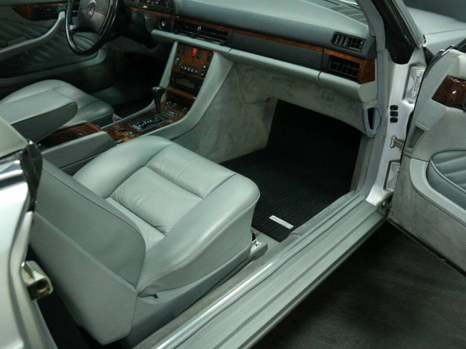 Afbeelding 29/50 van Mercedes-Benz 560 SEC (1991)