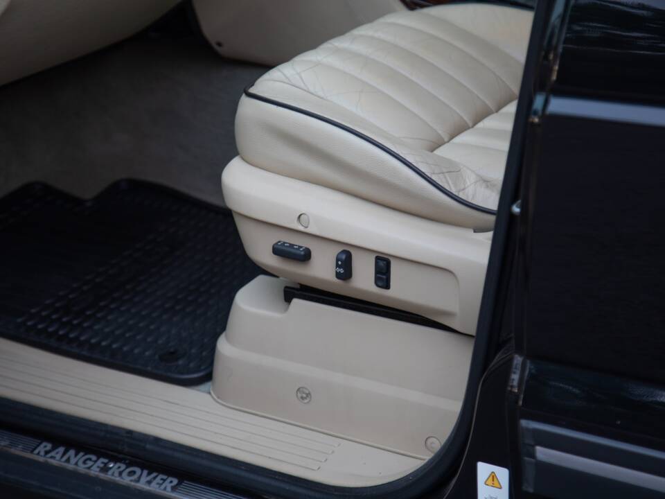 Immagine 41/50 di Land Rover Range Rover 4.6 Vogue (2001)