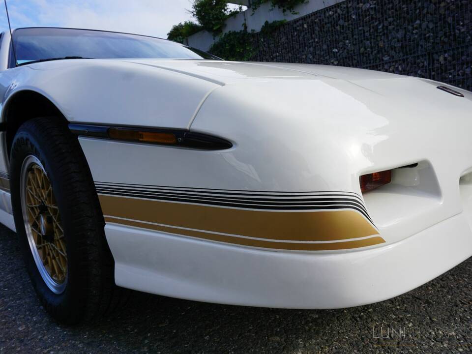 Afbeelding 36/70 van Pontiac Fiero GT (1988)