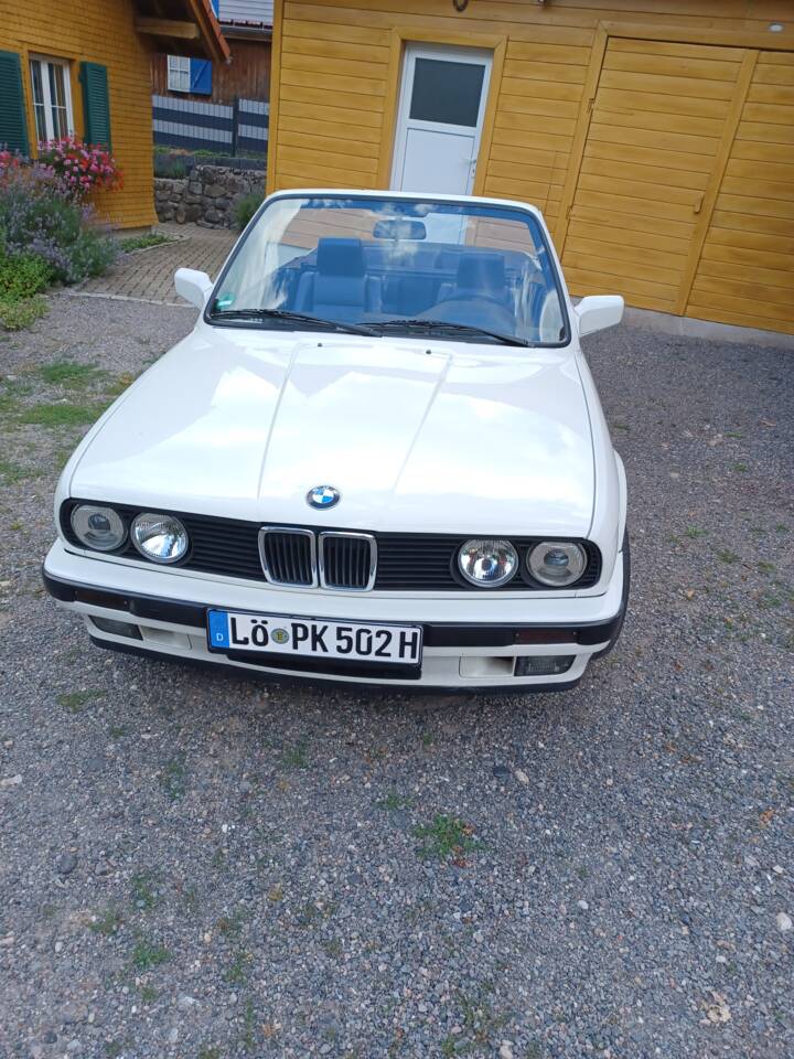 Image 47/55 of BMW 320i (1991)