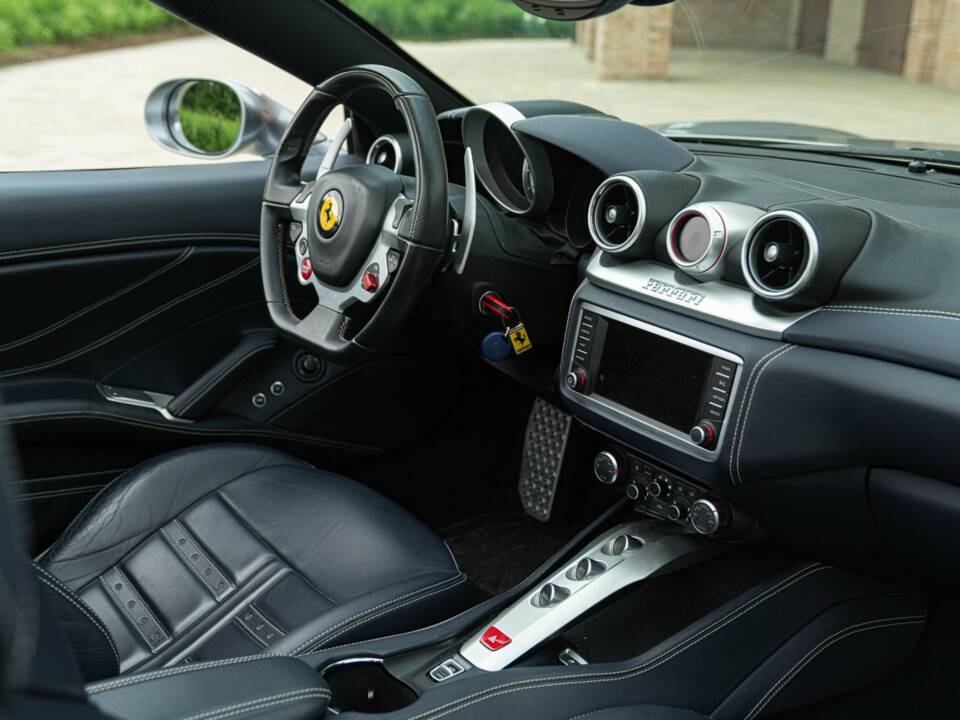 Bild 40/50 von Ferrari California T (2014)