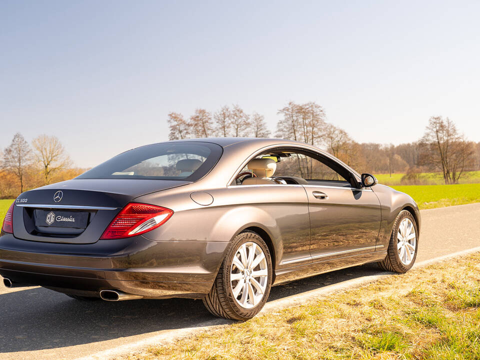 Image 15/67 of Mercedes-Benz CL 500 (2006)