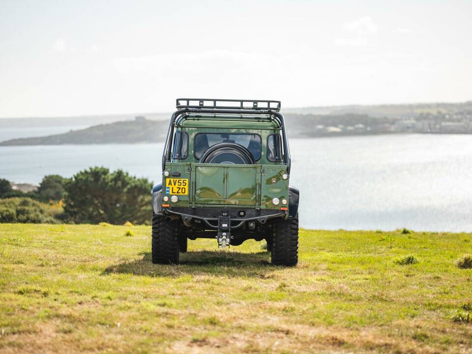 Image 30/31 de Land Rover Defender 110 (2005)