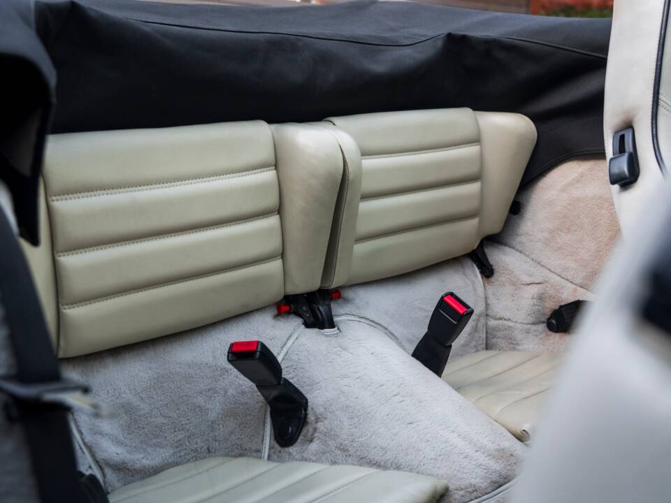 Imagen 32/60 de Porsche 911 Carrera 3.2 (WTL) (1988)