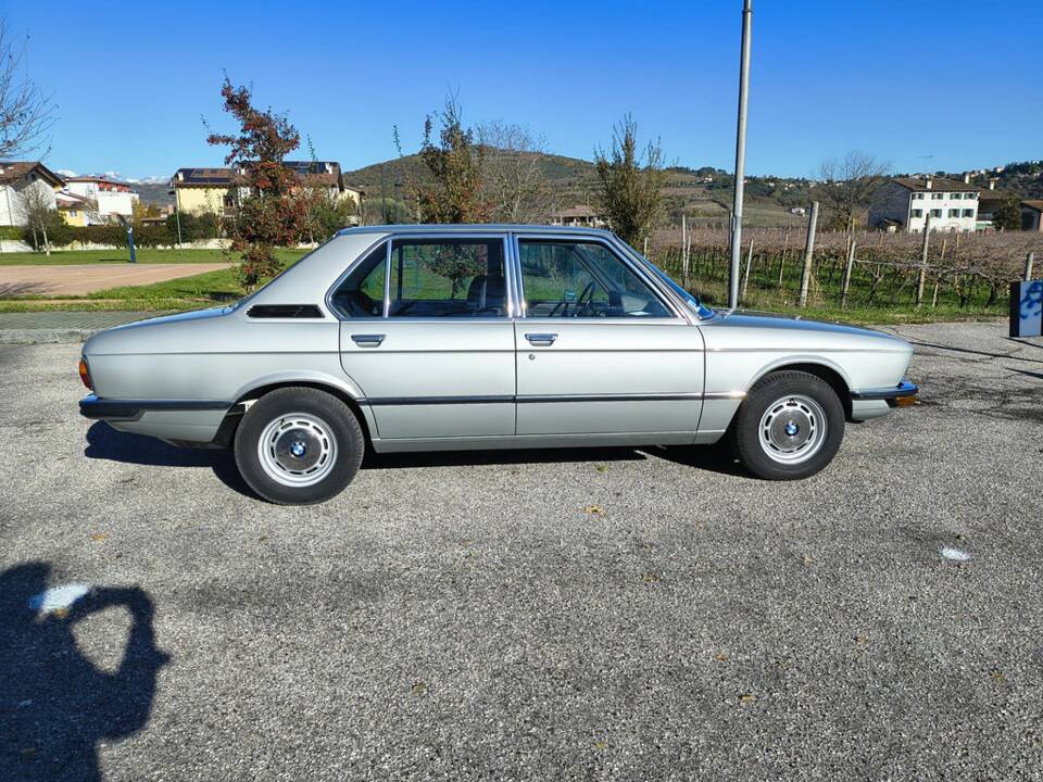 Bild 7/8 von BMW 520/6 (1981)