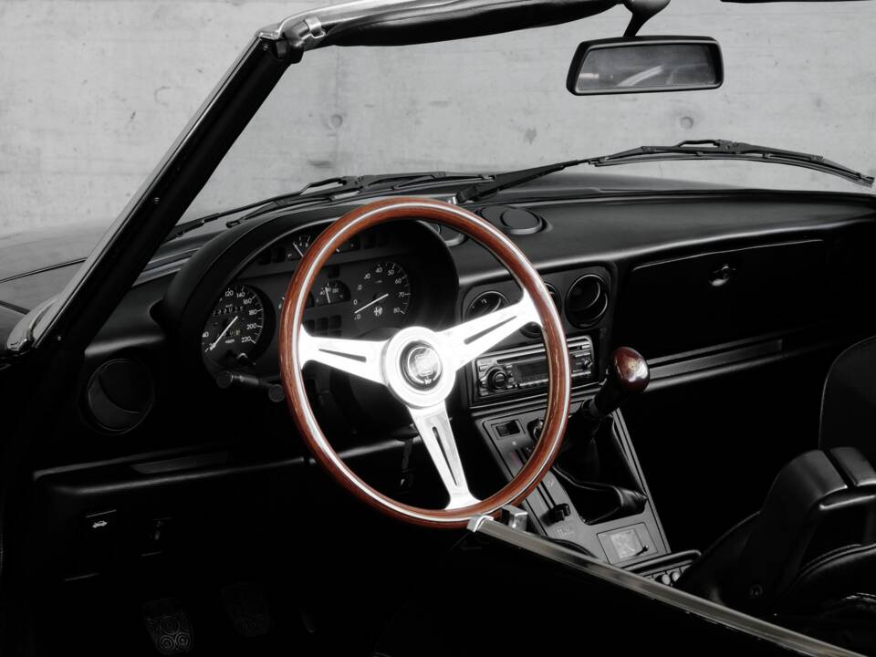 Bild 16/48 von Alfa Romeo 2.0 Spider (1993)