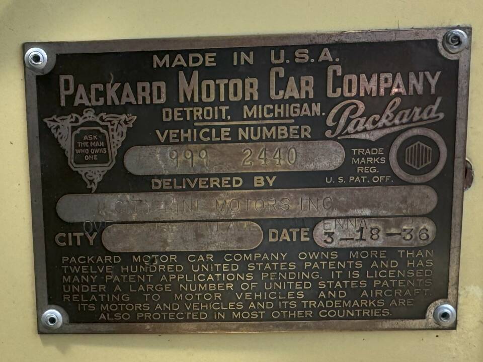 Image 30/75 of Packard One-Twenty (1936)