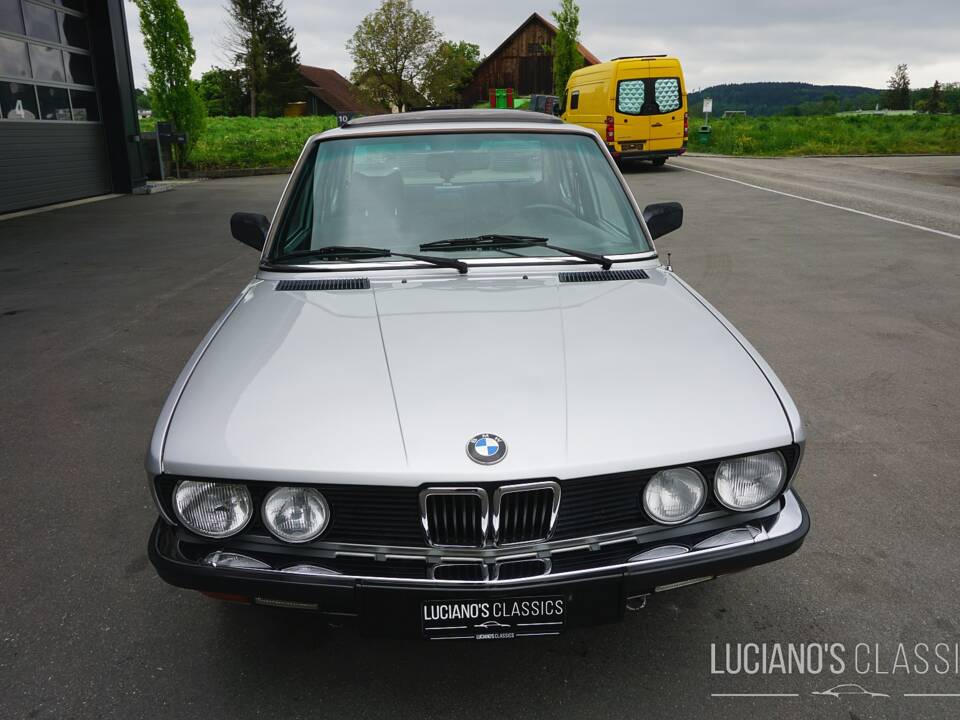 Image 14/59 of BMW 528i (1982)