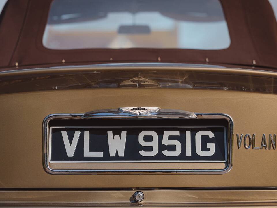 Image 13/99 of Aston Martin DB 6 Volante (1968)