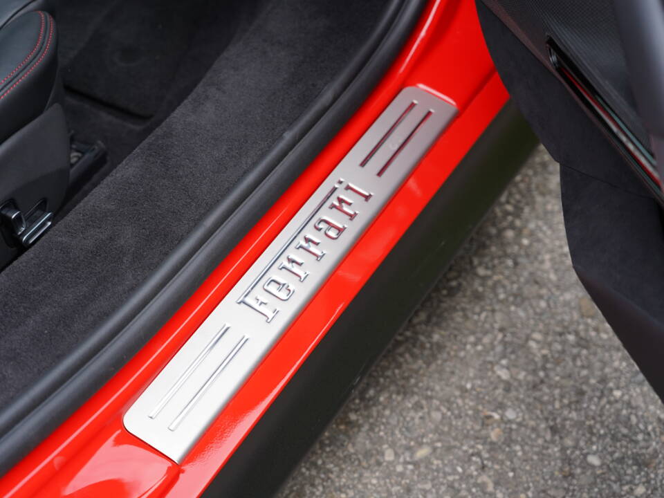 Immagine 14/18 di Ferrari SF90 Stradale (2020)