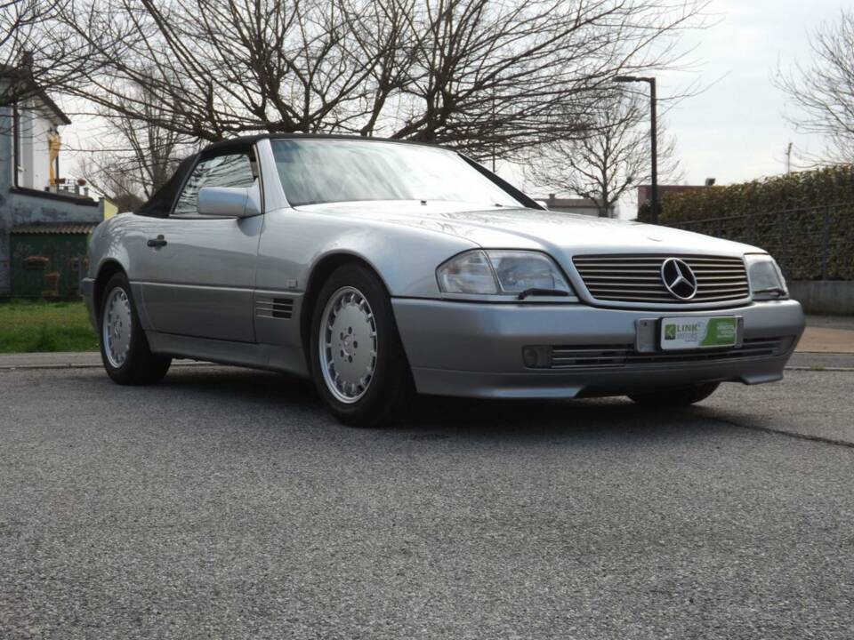 Image 2/50 of Mercedes-Benz 500 SL (1991)