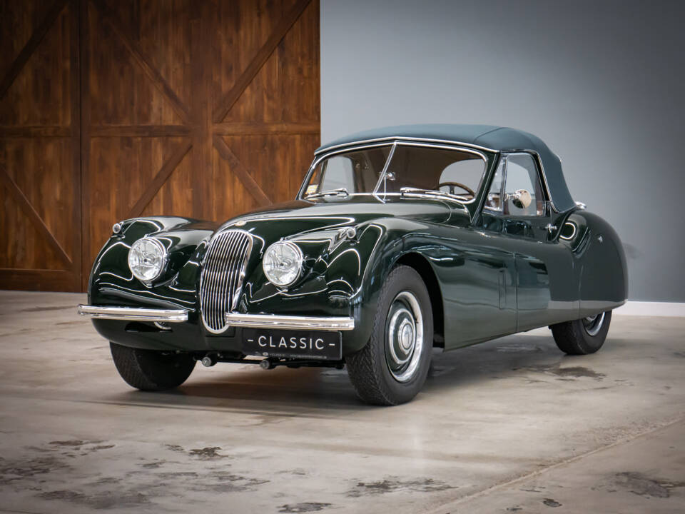 Image 3/30 of Jaguar XK 120 DHC (1953)