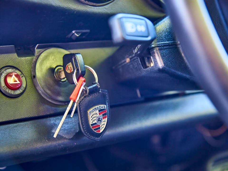 Image 20/44 of Porsche 911 SC 3.0 (1983)