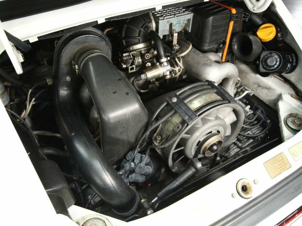 Image 24/30 of Porsche 911 Carrera 3.2 (1986)