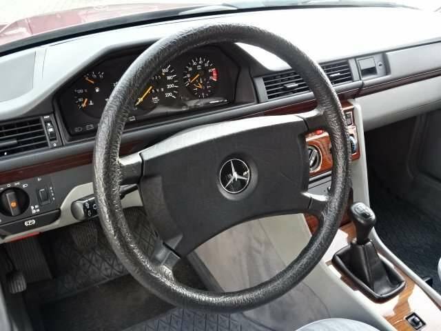 Bild 11/24 von Mercedes-Benz 230 E (1990)