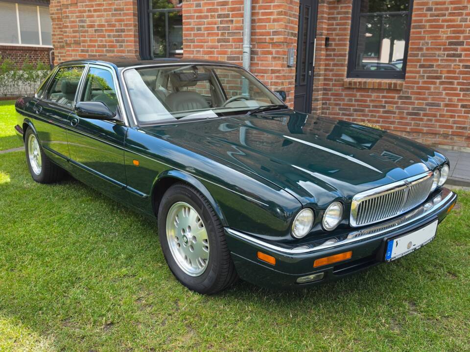 Image 1/26 of Jaguar XJ 6 4.0 Sovereign (1996)