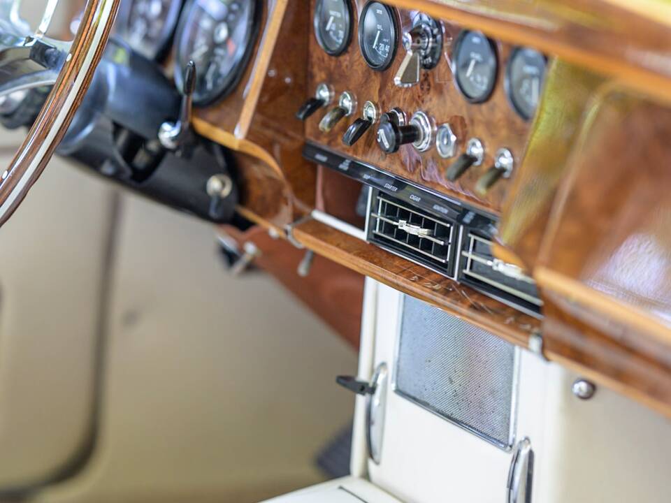 Immagine 12/64 di Jaguar Mk II 3.8 (1961)