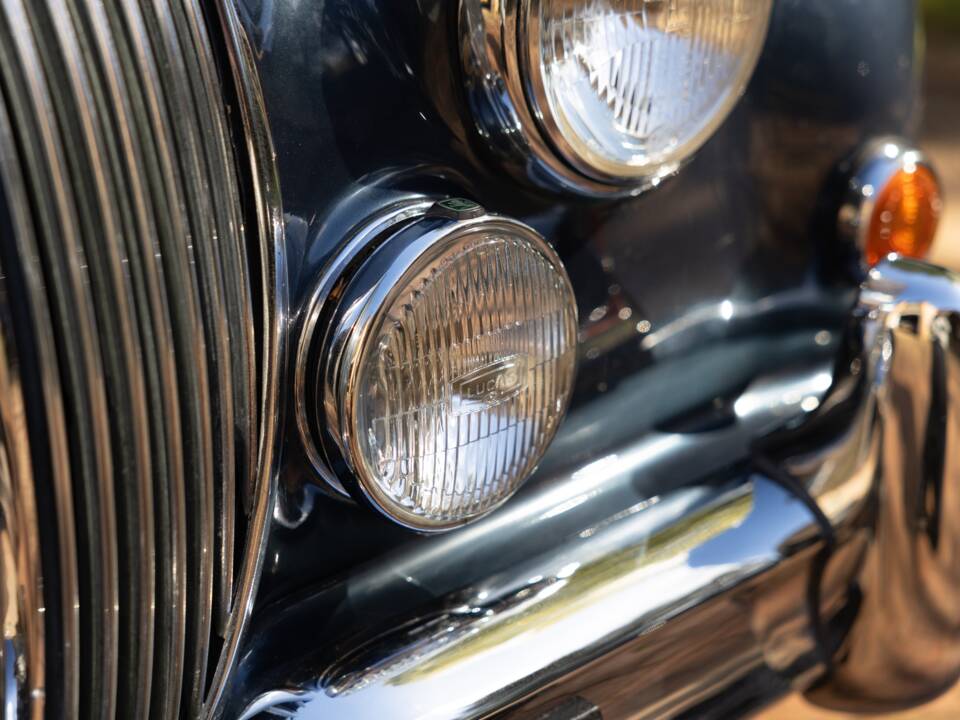 Image 15/50 de Jaguar Mk II 3.8 (1966)