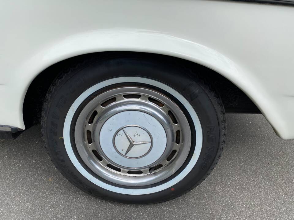 Image 16/49 of Mercedes-Benz 230 C (1980)