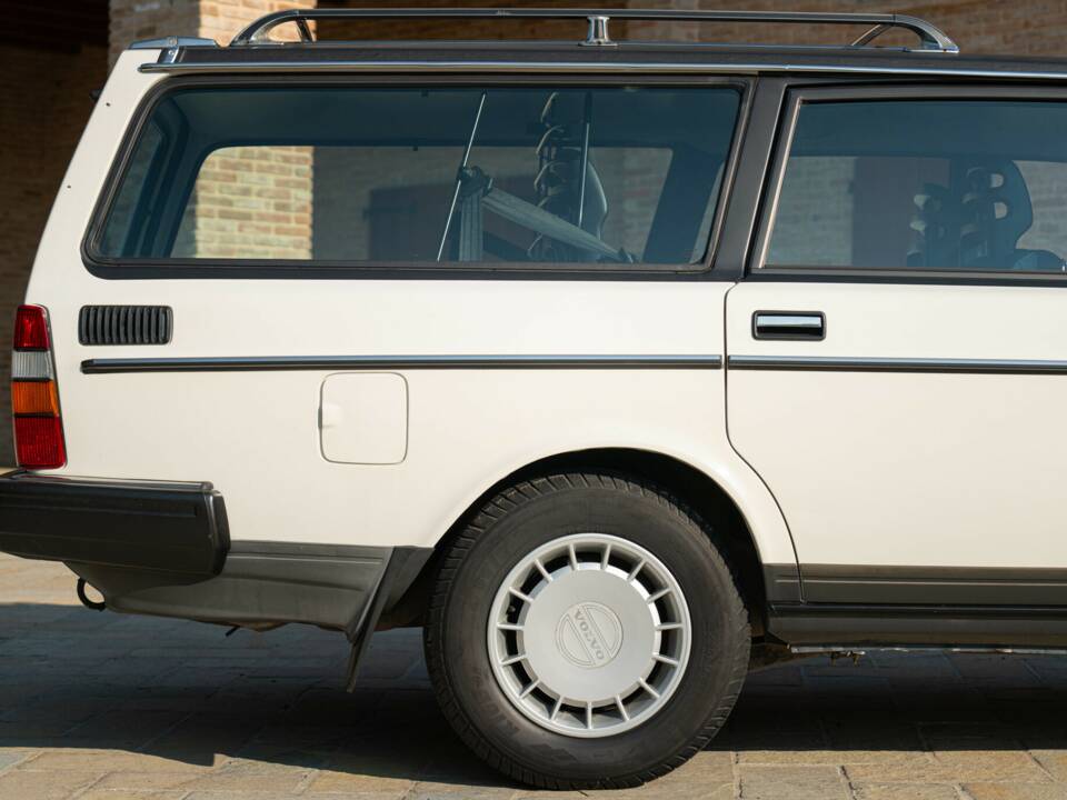 Immagine 15/43 di Volvo 240 GLE Injection (1989)