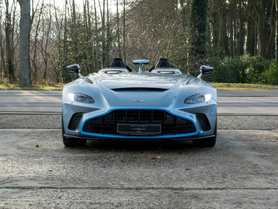 Bild 2/35 von Aston Martin V12 Speedster (2021)