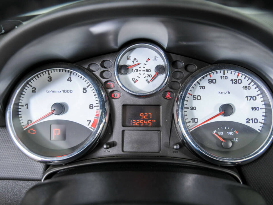 Imagen 15/50 de Peugeot 207 CC 1.6 VTi (2008)
