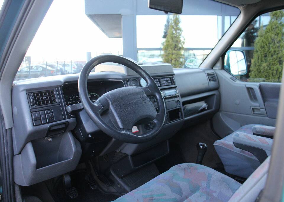 Imagen 2/8 de Volkswagen T4 Multivan 2.5 (1995)