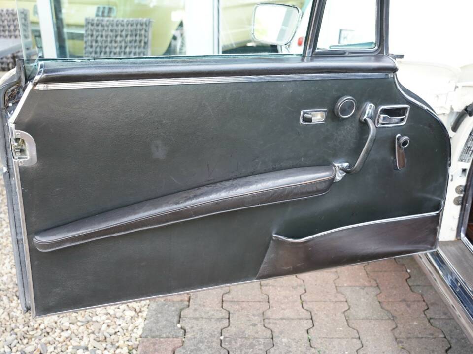 Image 40/50 de Mercedes-Benz 280 SE (1968)
