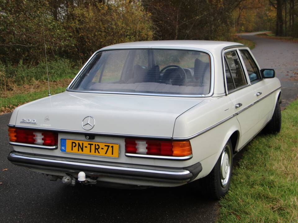 Image 6/22 of Mercedes-Benz 200 (1978)