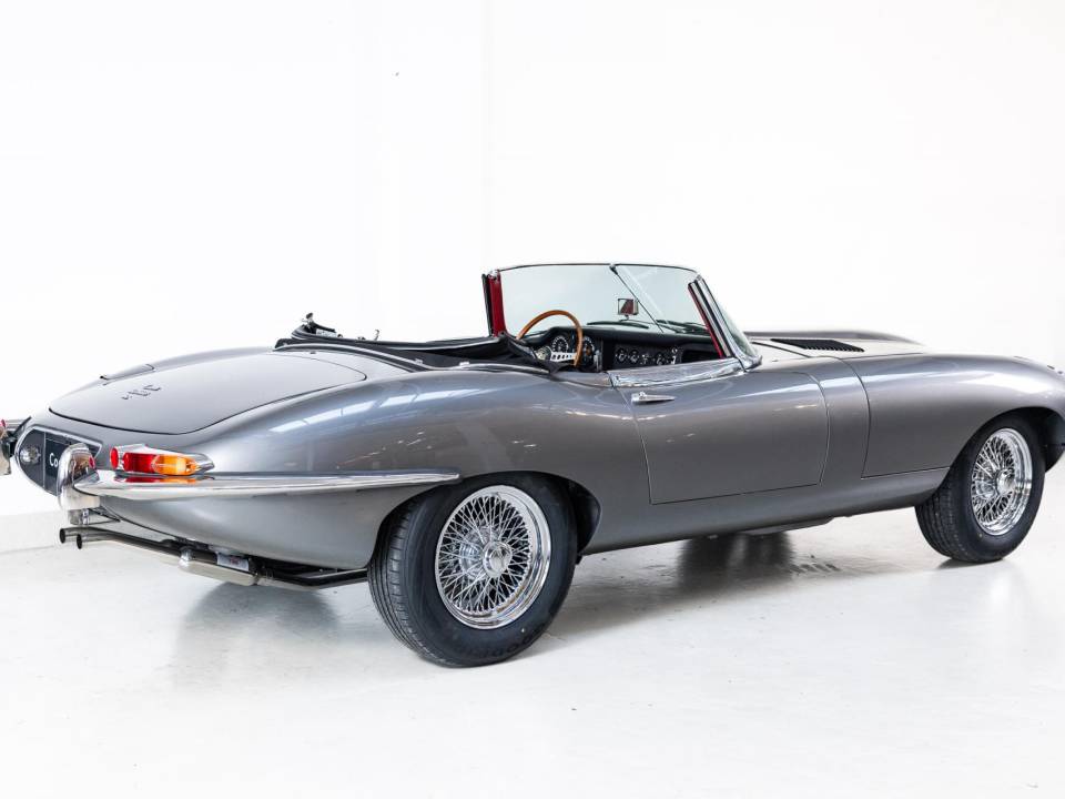 Image 5/36 of Jaguar Type E 4.2 (1965)