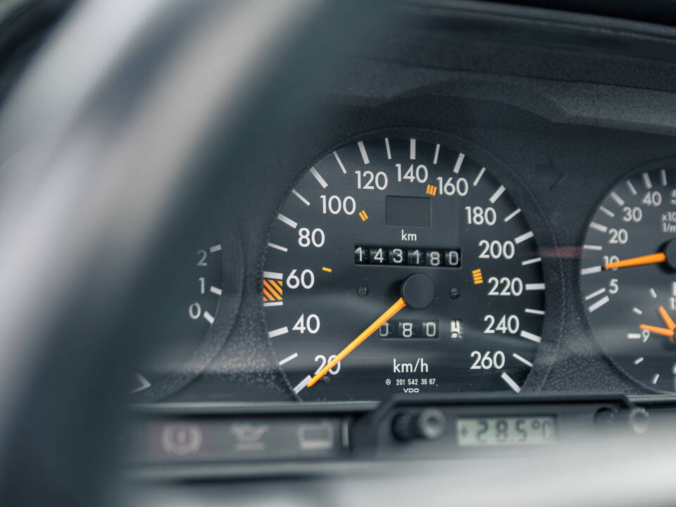 Imagen 30/51 de Mercedes-Benz 190 E 2.5-16 Evolution II (1991)