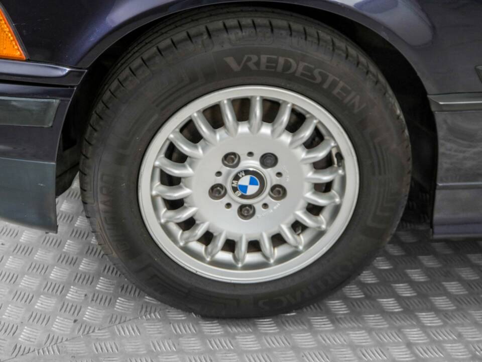 Bild 23/50 von BMW 318i (1996)