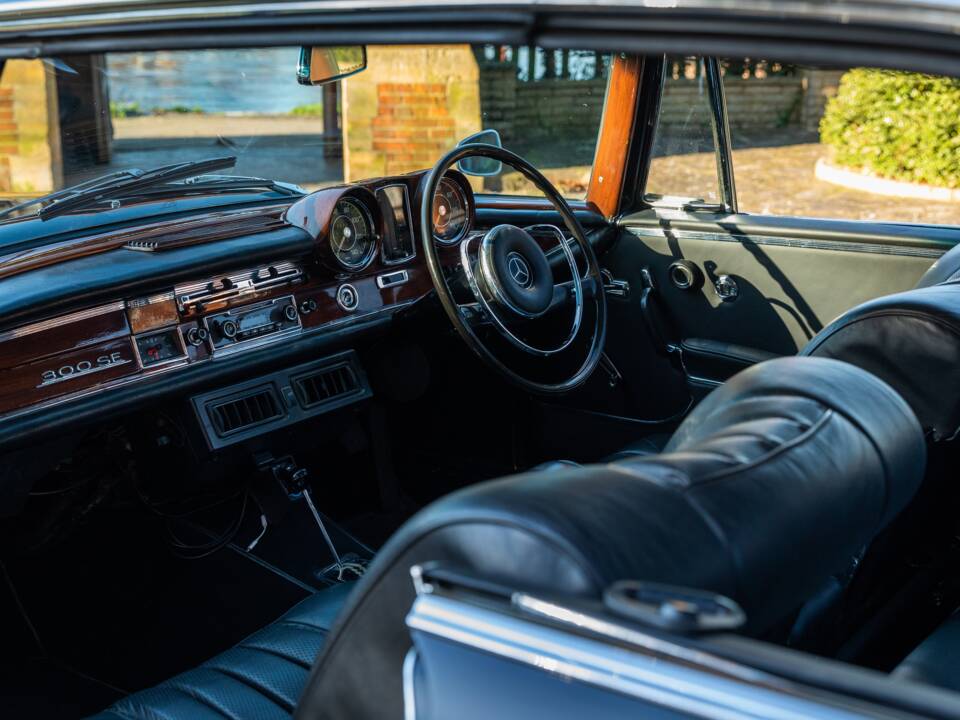 Afbeelding 4/45 van Mercedes-Benz 300 SE (1965)