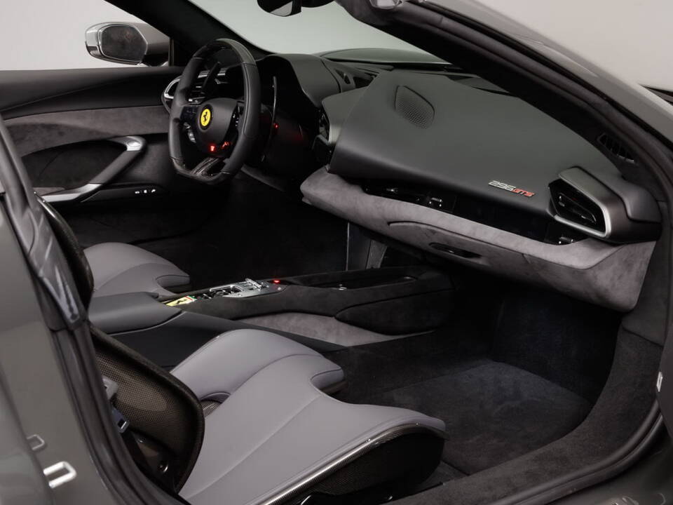 Image 17/42 de Ferrari 296 GTS (2024)