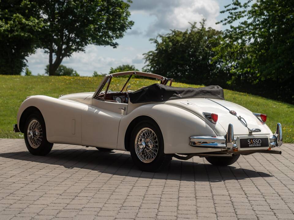 Image 39/58 of Jaguar XK 140 SE DHC (1955)