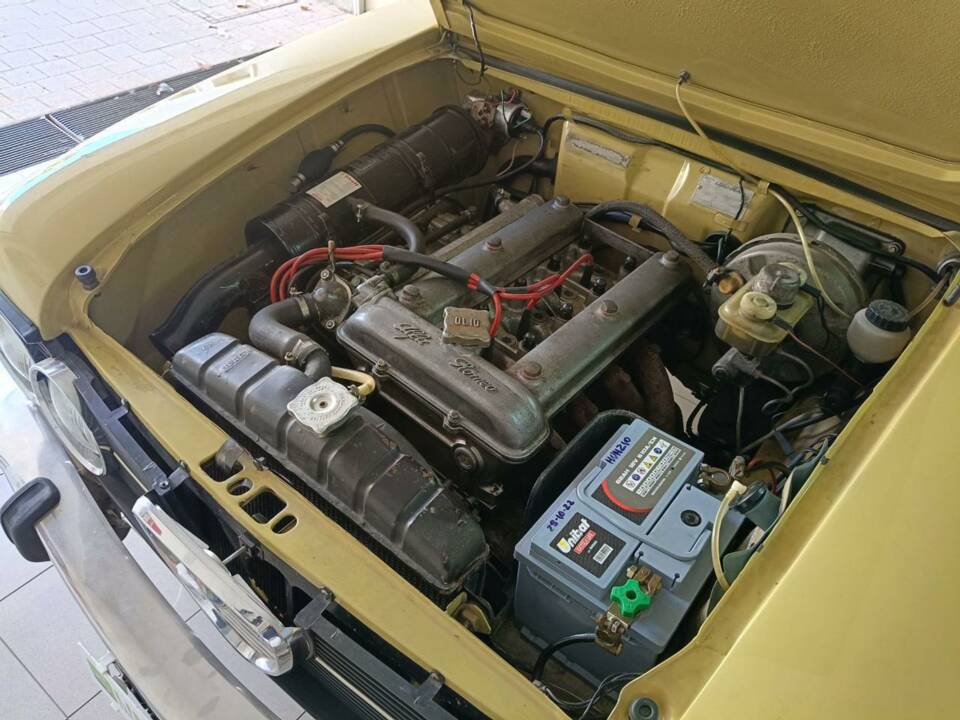 Imagen 44/50 de Alfa Romeo Giulia Nuova Super 1300 (1975)