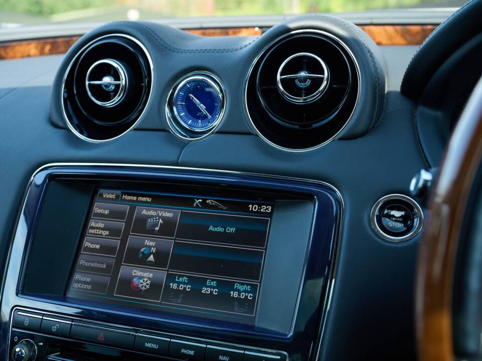 Bild 38/50 von Jaguar XJ 5.0 (2012)
