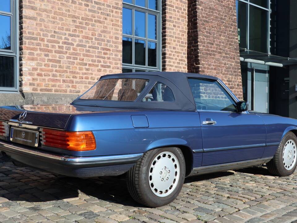 Image 15/43 of Mercedes-Benz 300 SL (1989)
