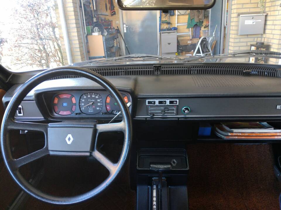 Immagine 2/8 di Renault R 12 Automatic (1976)