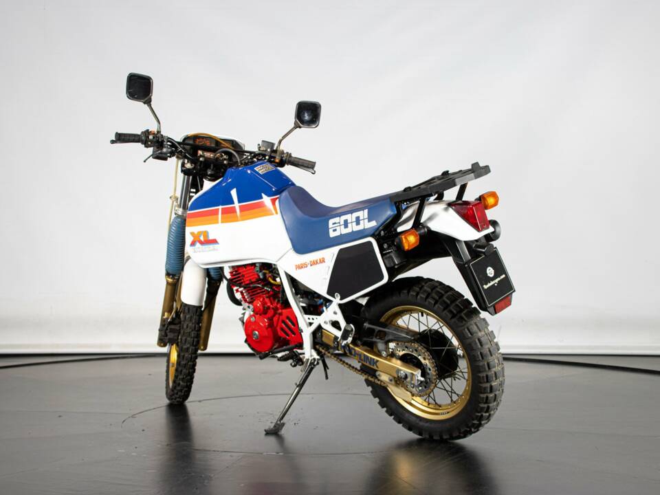 Image 2/50 of Honda DUMMY (1986)