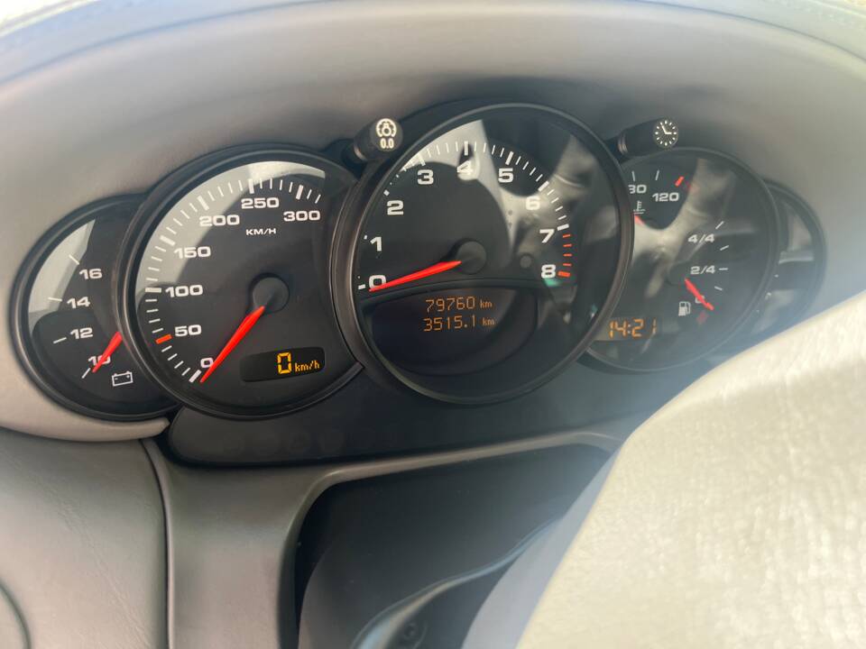 Image 14/39 of Porsche 911 Carrera 4S (2002)