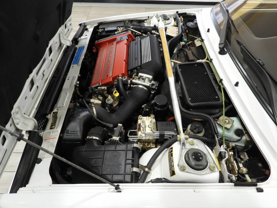 Image 12/15 of Lancia Delta HF Integrale Evoluzione I &quot;Martini 5&quot; (1992)