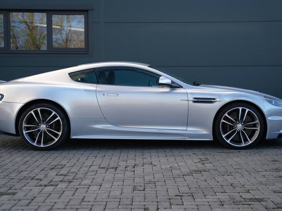 Immagine 3/50 di Aston Martin DBS (2011)