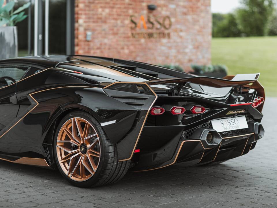 Image 60/68 of Lamborghini Sián FKP 37 (2021)