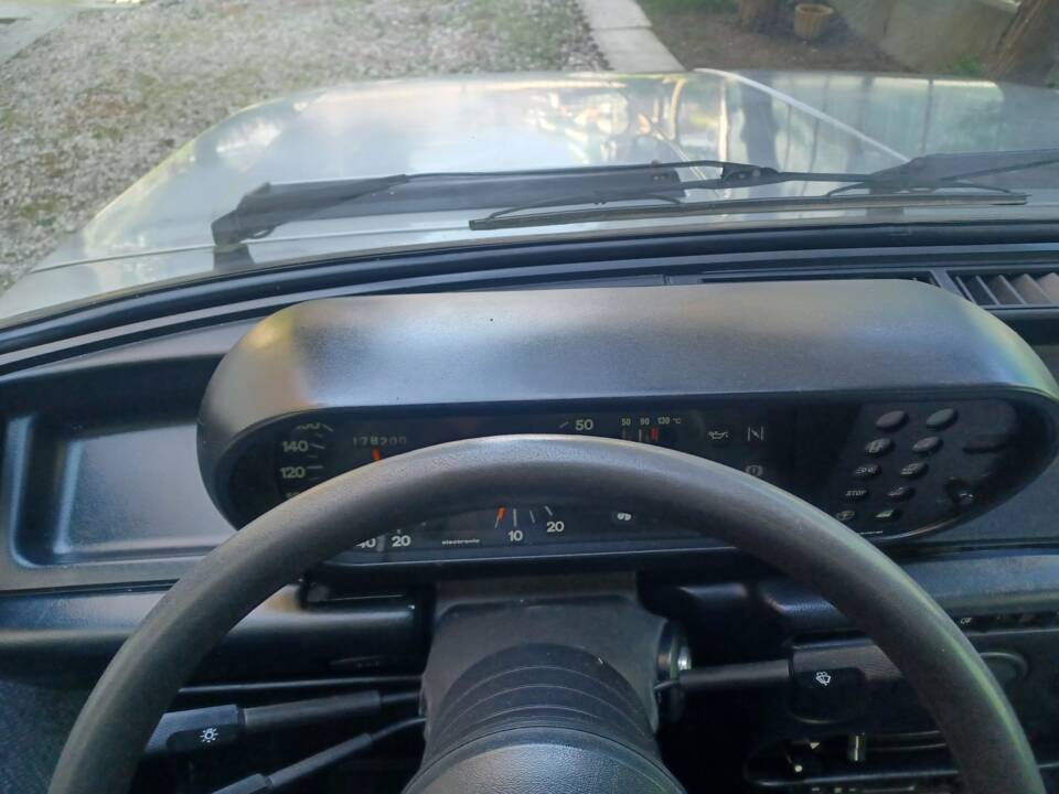 Immagine 13/81 di Alfa Romeo Giulietta 1.6 (1984)