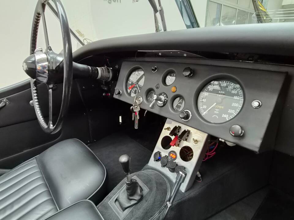 Image 10/20 of Jaguar XK 120 OTS (1952)