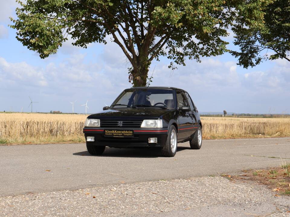 Obraz 30/56 pojazdu Peugeot 205 GTi 1.9 (1991)