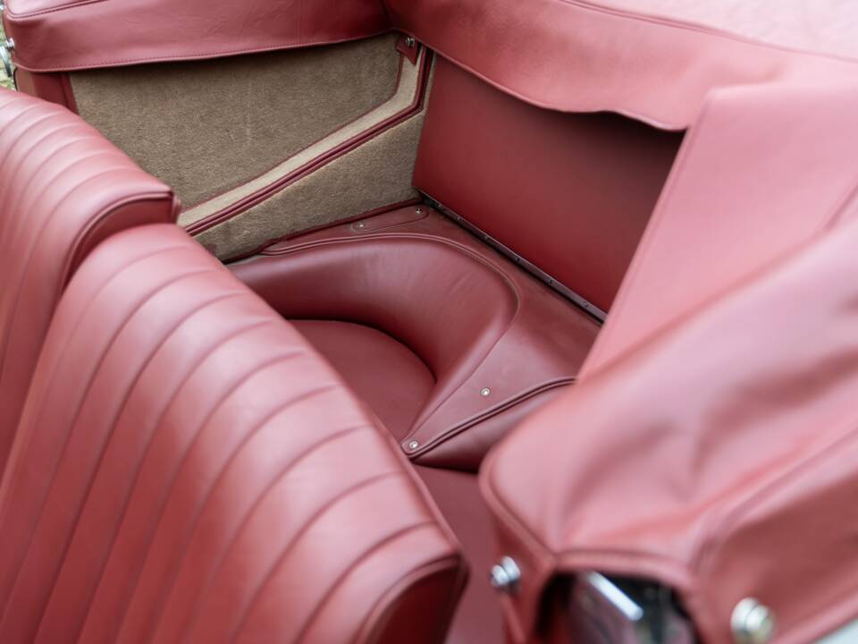 Afbeelding 10/29 van Aston Martin DB 2&#x2F;4 Mk II DHC (1956)